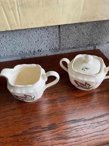 suikerpot & melkkan – LORD servies – bloemendecor beschikbaar voor biedingen