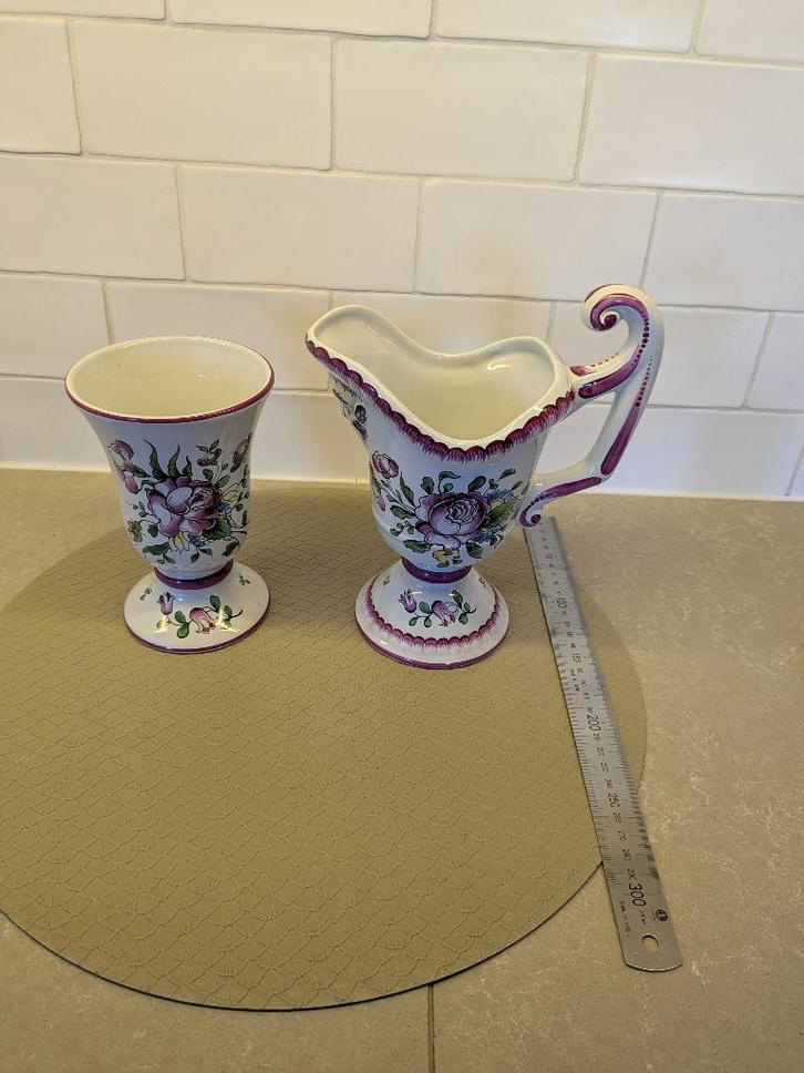 Handbeschilderde faience kan & beker – Fait Main Strasbourg, Antiek en Kunst, Antiek | Keramiek en Aardewerk, Ophalen