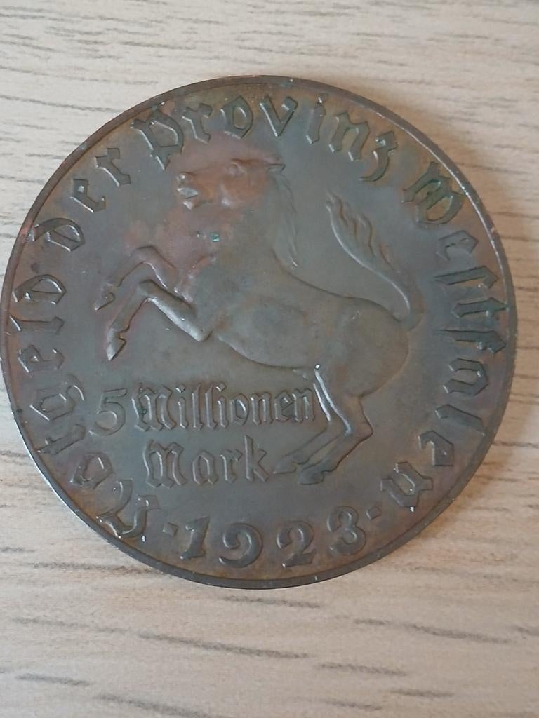 Pièce en bronze ancienne.