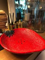 Plat creux en céramique 30/26cm - pr fraises forme de fraise, Antiek en Kunst, Antiek | Keramiek en Aardewerk, Ophalen of Verzenden