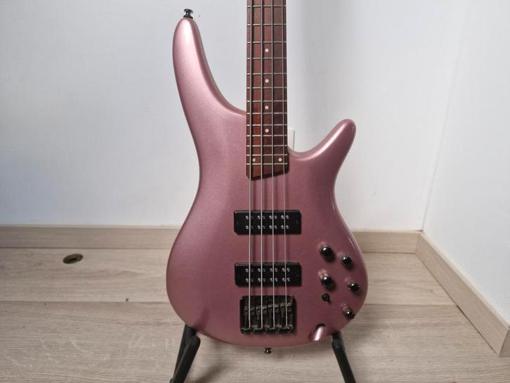 Ibanez SR300E – 4-snarige Basgitaar, Muziek en Instrumenten, Snaarinstrumenten | Gitaren | Bas, Zo goed als nieuw, Elektrisch