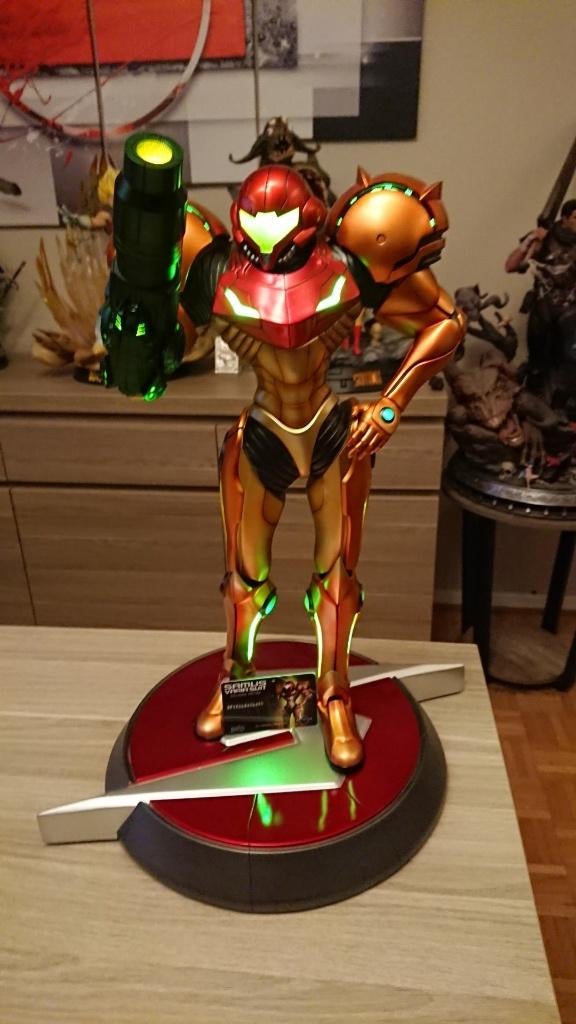 Samus Varia Suit Exclusive First4Figures, Collections, Statues & Figurines, Comme neuf, Enlèvement