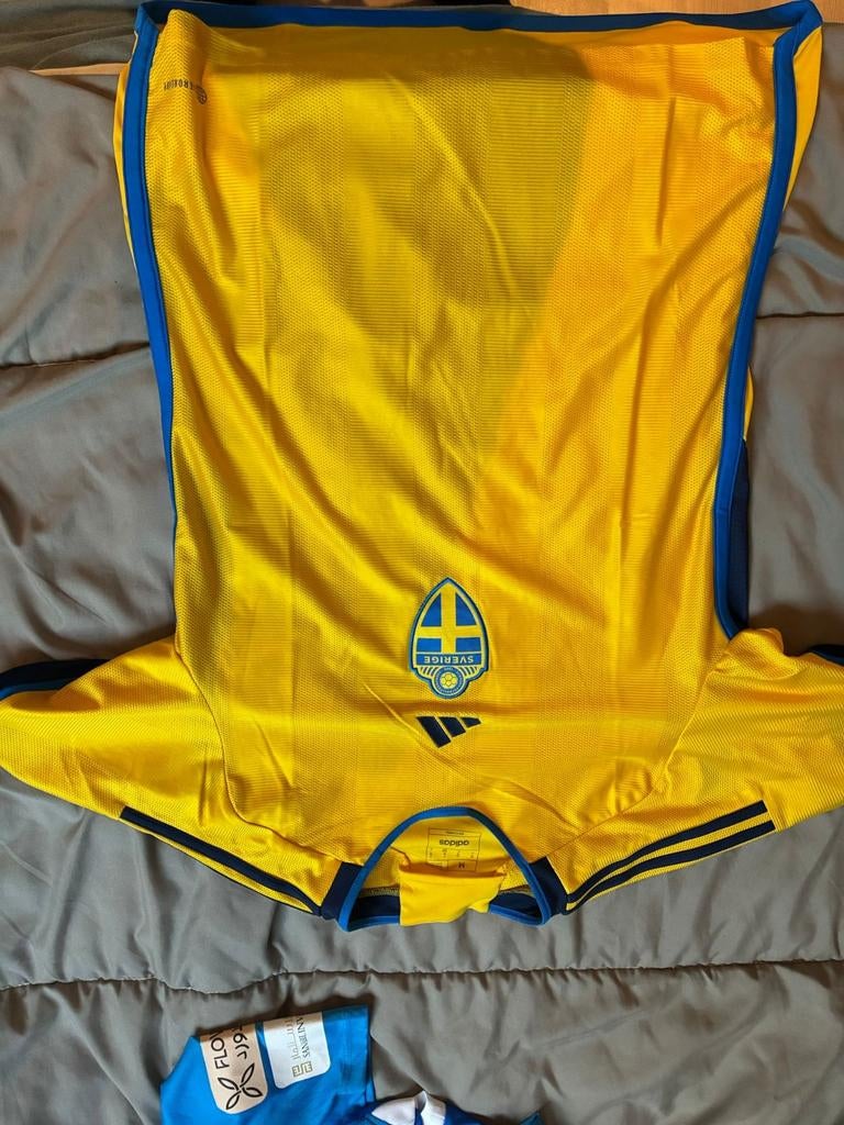 Shirt Zweden medium, Vêtements | Hommes, Vêtements de sport, Enlèvement