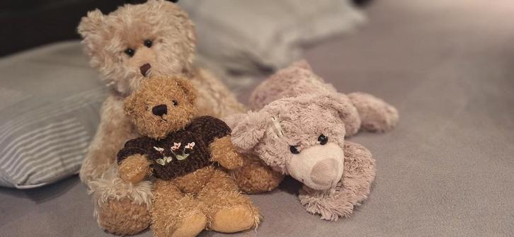 Radcliffe beer en 2 andere beren, Verzamelen, Beren en Cherished Teddies, Zo goed als nieuw, Stoffen beer, Overige merken, Ophalen of Verzenden