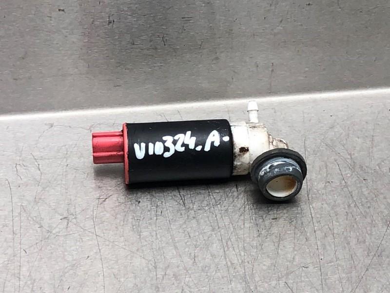 RUITENSPROEIERPOMP ACHTER Toyota Corolla (E12), Gebruikt, Toyota