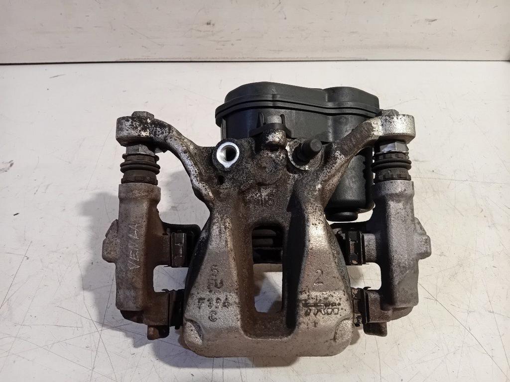 Remklauw links achter Toyota Yaris, Auto-onderdelen, Onderdelen@venauto.nl, Van der Ven Autorecycling B.V., Gebruikt, Ettenseweg 76, 4706 PB Roosendaal, The Netherlands