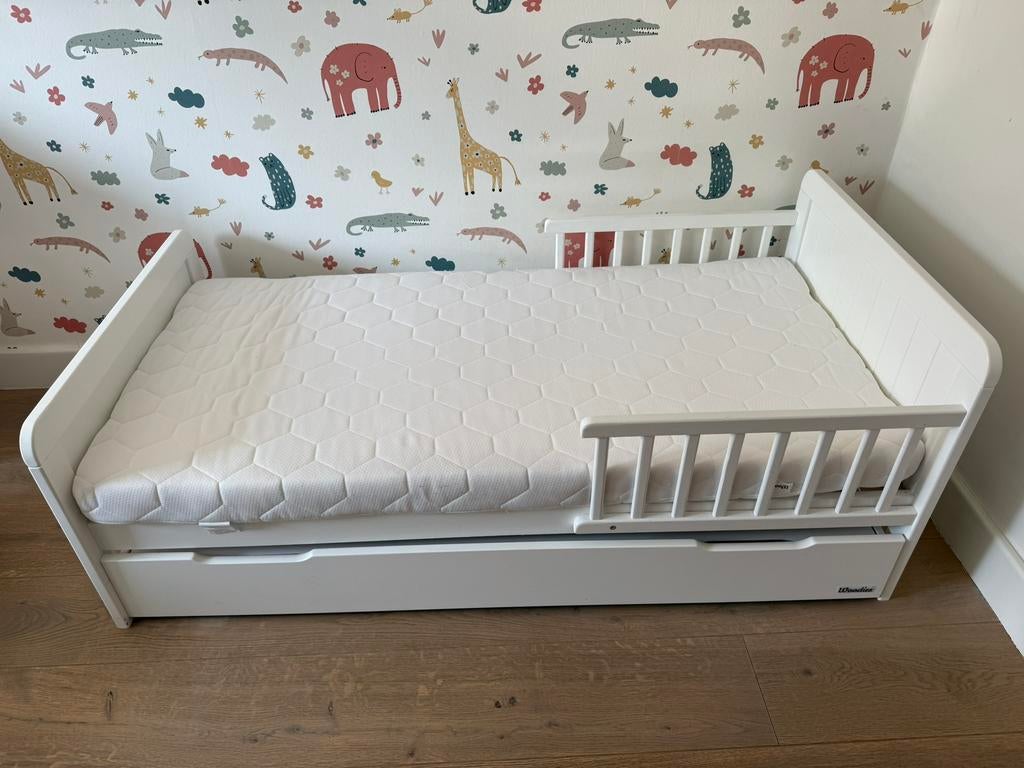 Lit enfant en bois massive  (70x140cm), Enlèvement, Utilisé, Matelas