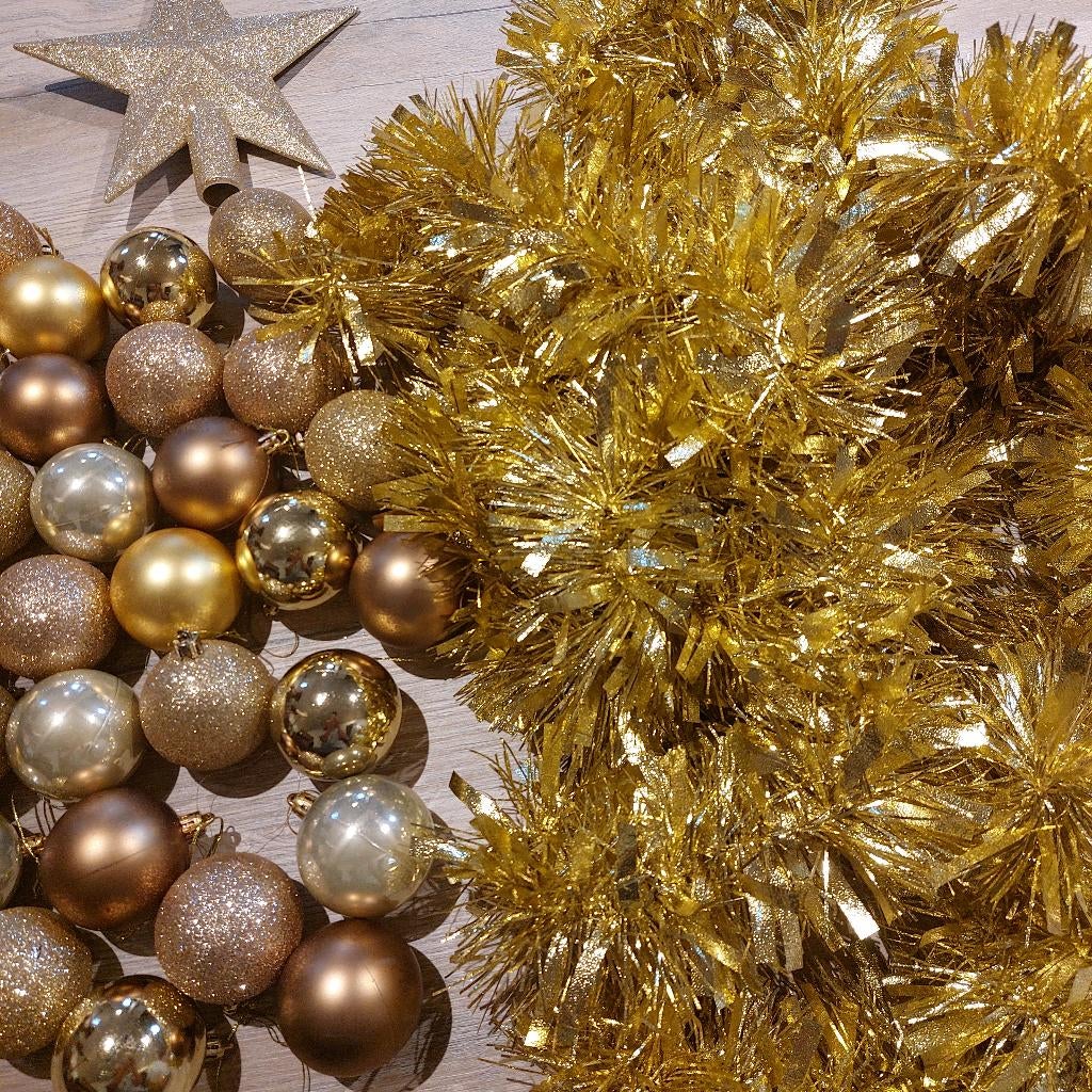 kerstballen en slingers goud kerstversiering, Diversen, Ophalen of Verzenden