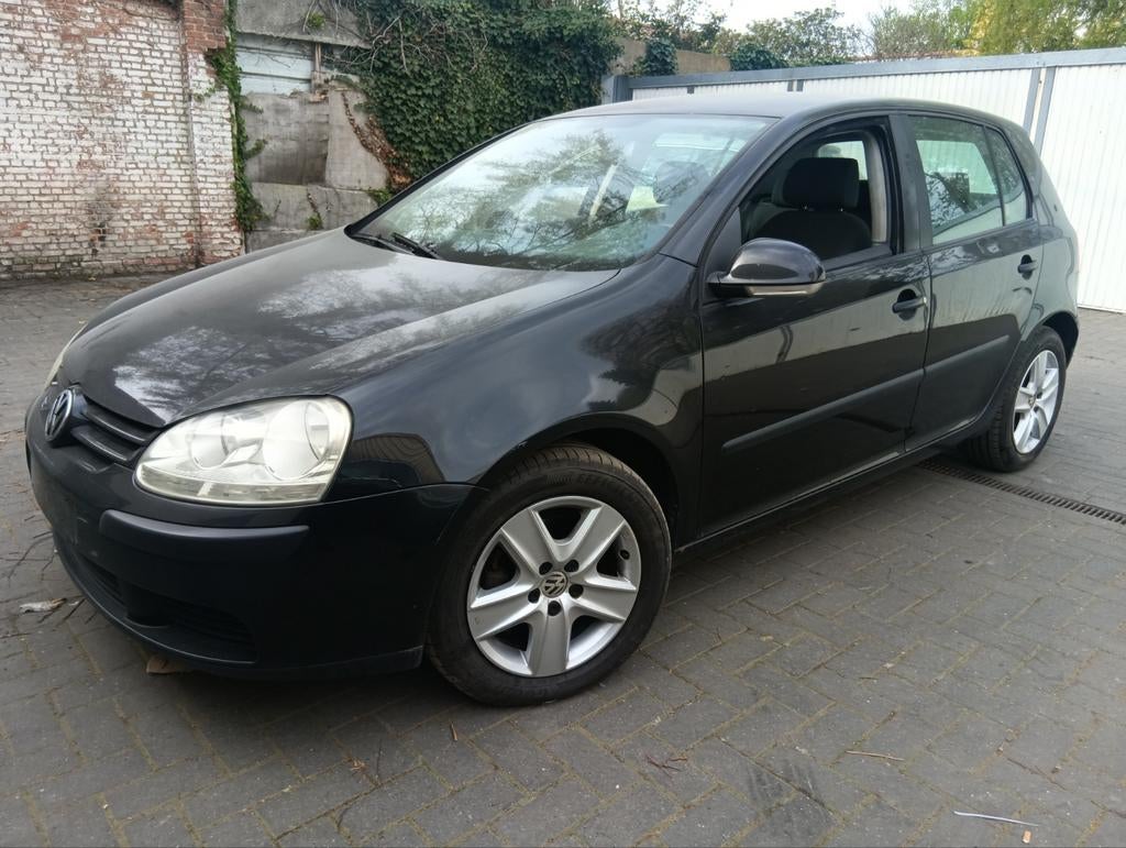 VW golf 5 benzine voor export, Autos, Volkswagen, Achat, 14 cm³, Boîte manuelle, 5 portes