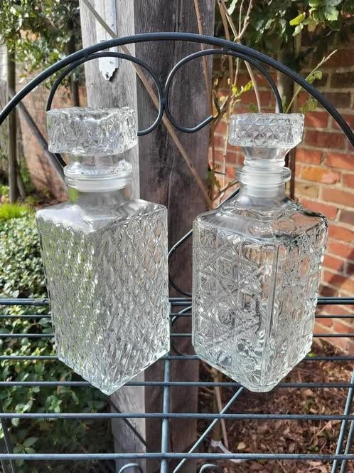 Ensemble de 2 carafes à whisky et à liqueur vintage en verre, Antiquités & Art, Enlèvement ou Envoi