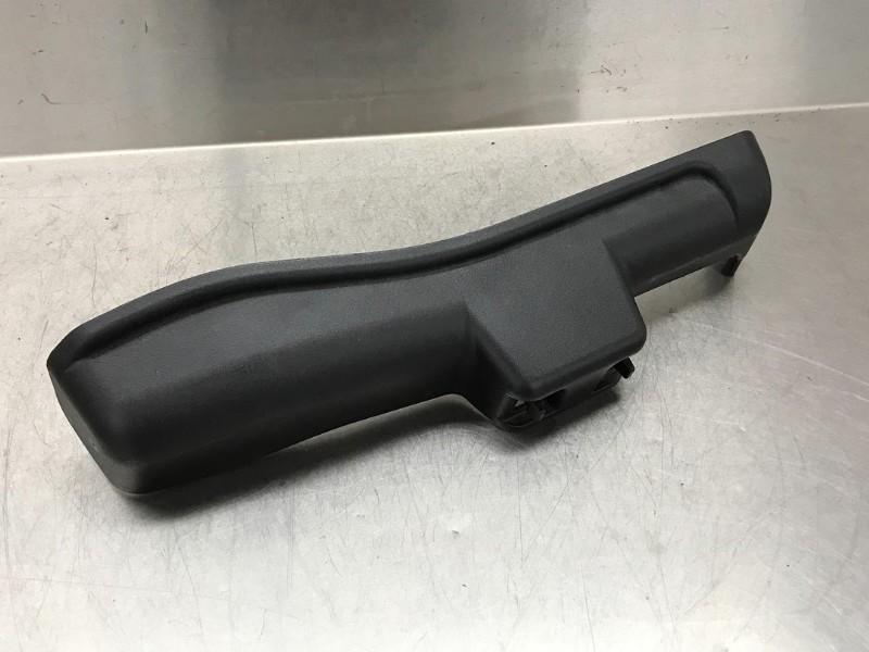 CACHE PLAQUE Toyota Urban Cruiser (|5844252060|), Utilisé, Toyota