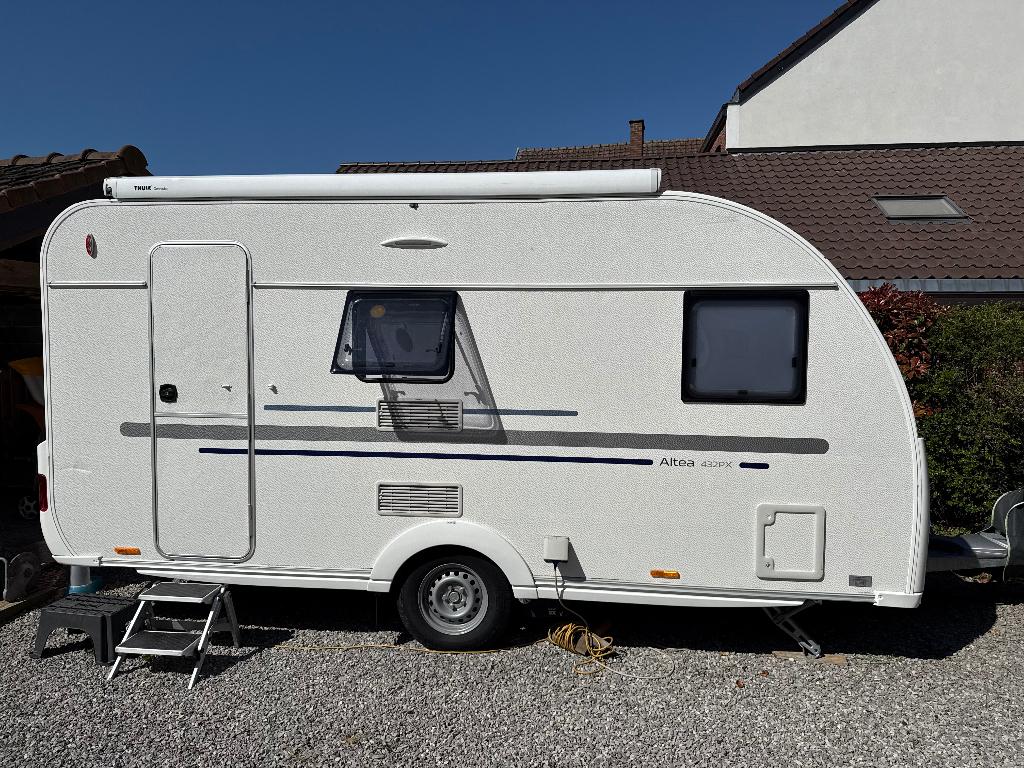 Caravane Adria, Caravanes & Camping, Caravanes, Particulier, jusqu'à 4, 1250 - 1500 kg, Autre, Adria, Grand lit, Lit relevable