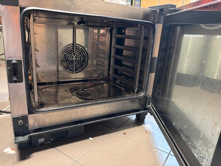 Four professionnel UNOX XEV-C0511-EPLM.0 – Très bon état, Articles professionnels, Horeca | Équipement de cuisine, Fours, Fours à micro-ondes et Fours à vapeur