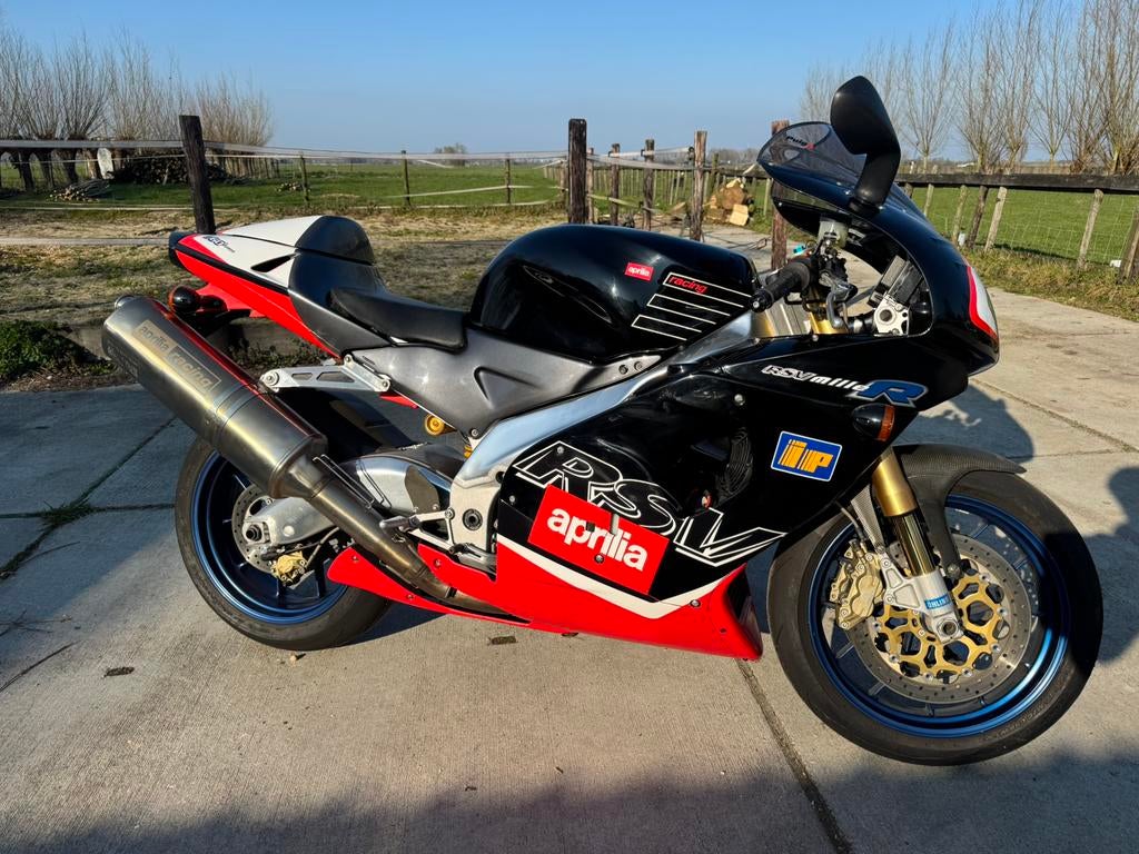 Aprilia RSV 1000 R Factory RSV1000 mille rsv4 tuno, Plus de 35 kW, 2 cylindres, Super Sport, Particulier