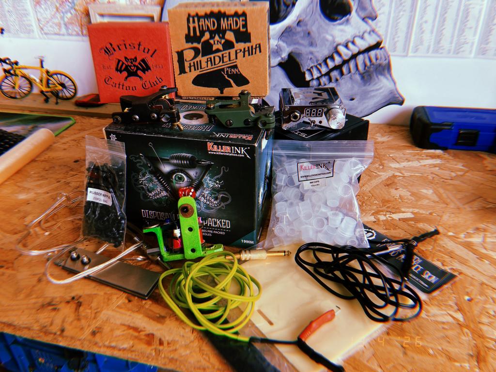 Tattoo materiaal, Hobby en Vrije tijd, Cursusmateriaal, Zo goed als nieuw, Ophalen