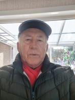 Un veuf célibataire cherche une petite amie.