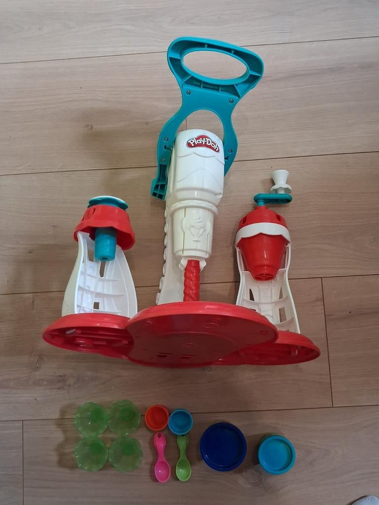 Ijsmachine Play-Doh, Ophalen