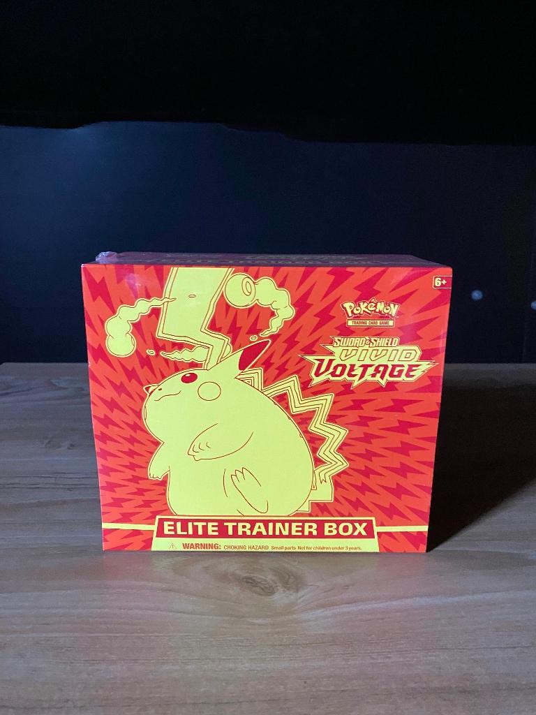 Vivid Voltage Elite Trainer Box, Hobby en Vrije tijd, Verzamelkaartspellen | Pokémon, Ophalen of Verzenden, Nieuw, Overige typen