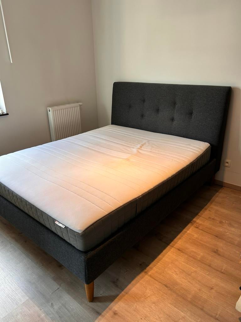 Bed (160m) in zeer goede staat (incl. lattenbodem + matras), Huis en Inrichting, Slaapkamer | Bedden, Ophalen, Zo goed als nieuw