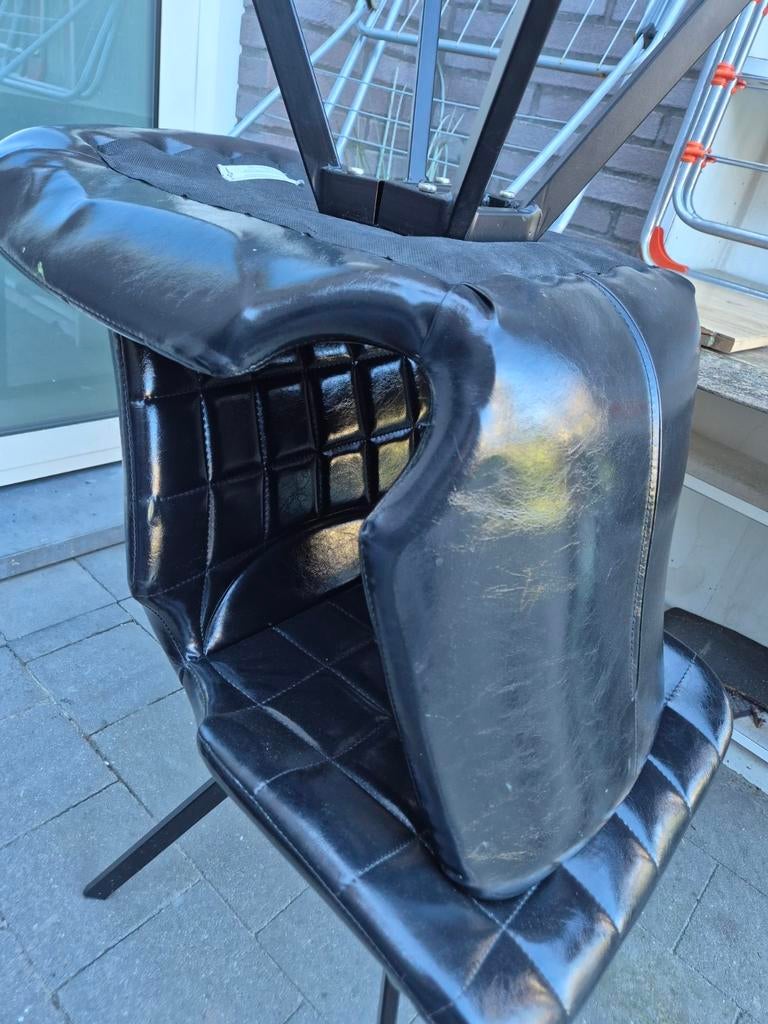 4 gratis lederlook stoelen., Huis en Inrichting, Stoelen, Ophalen