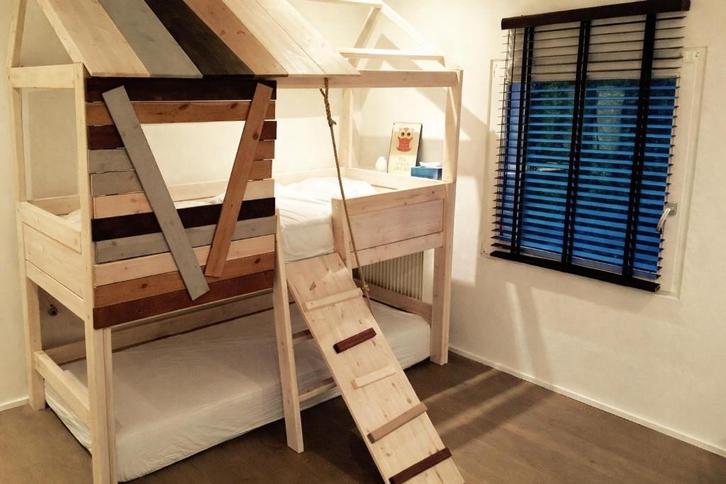 Lit + placard + table de chevet + miroir, Enfants & Bébés, Chambre d'enfant | Chambres d'enfant complètes, Utilisé, Garçon ou Fille