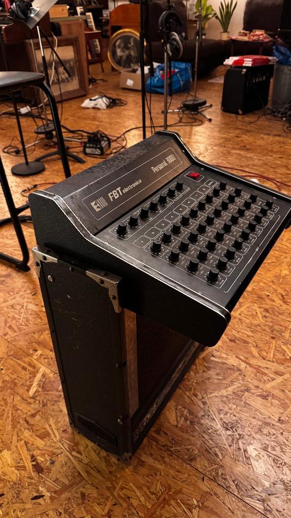 FBT Elletronica Personal 3000 versterker + mengpaneel, Musique & Instruments, Tables de mixage, Enlèvement