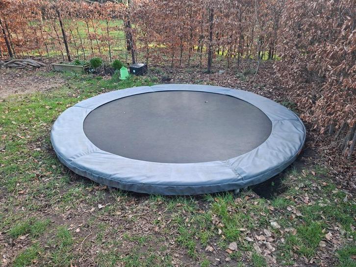 Berg in ground Champion Gold trampoline, Enfants & Bébés, Jouets | Extérieur | Trampolines, Enlèvement