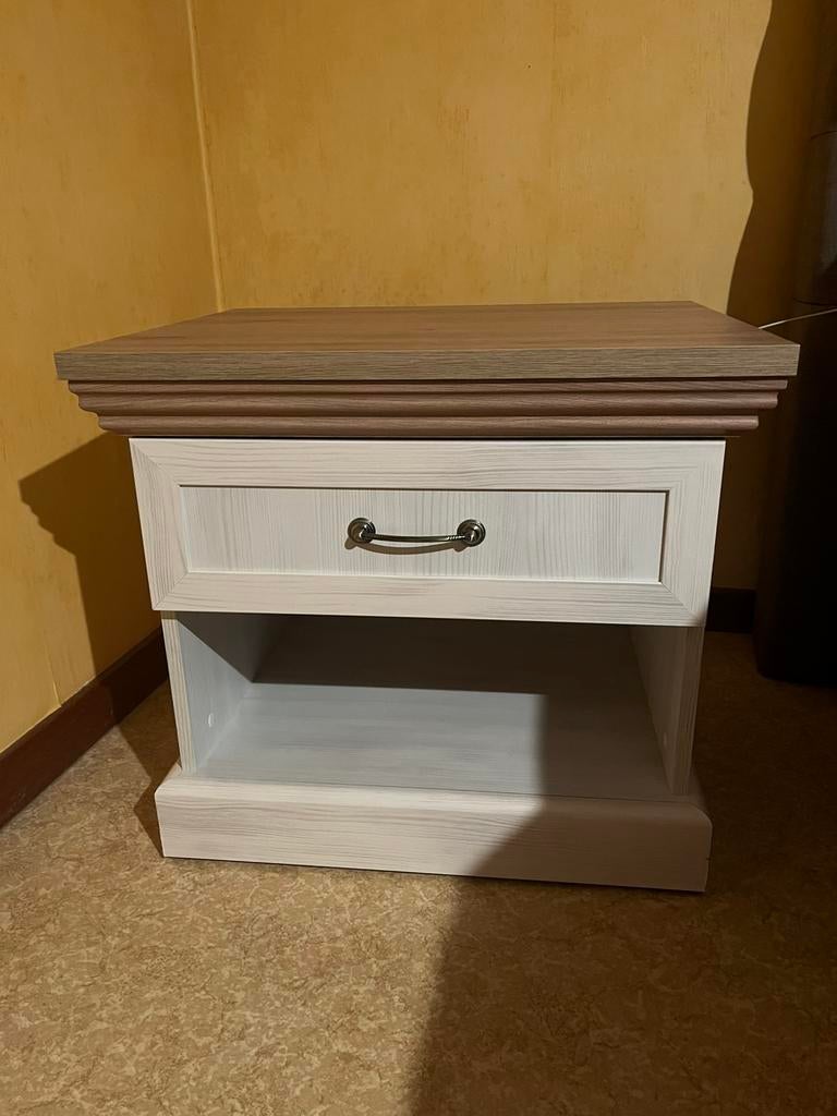 2 Nachtkastjes, Ophalen, Zo goed als nieuw