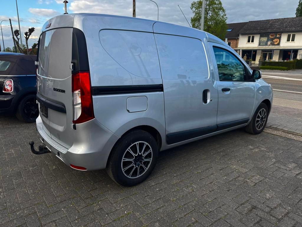 Dacia Dokker 1.5 diesel 2018, Autos, Camionnettes & Utilitaires, Dacia, Argent ou Gris, Achat, Capteur de lumière