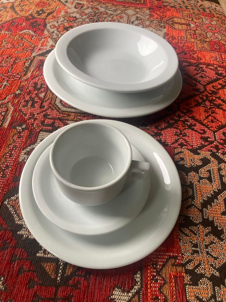 Vaisselle 6 personnes, Maison & Meubles, Cuisine | Vaisselle, Enlèvement, Comme neuf, Uni, Service complet