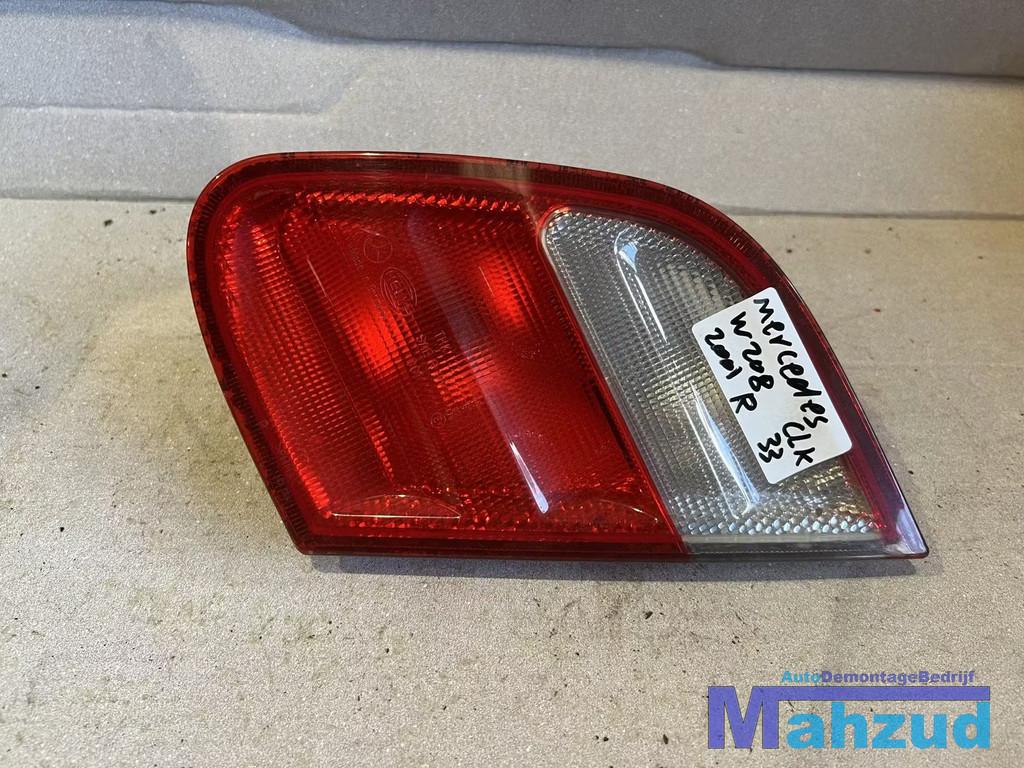 MERCEDES CLK W208 Rechts binnen achterlicht 1997-2003, Mercedes-Benz AG, Mercedes-Benz, Utilisé, Mercedesstrasse 120
70372  Stuttgart, DE