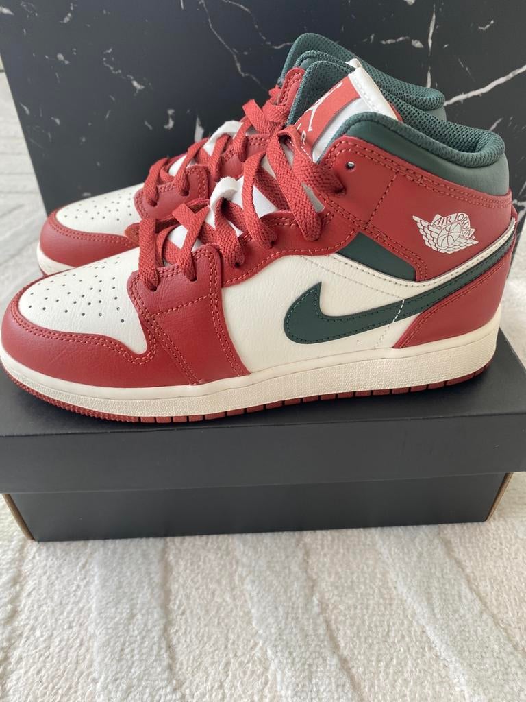 Air Jordan 1 Nike NIEUW, Kinderen en Baby's, Kinderkleding | Schoenen en Sokken, Ophalen, Nieuw, Jongen of Meisje, Sportschoenen