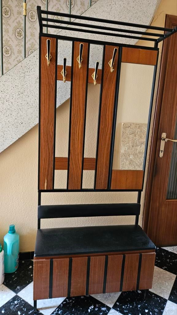 Porte manteaux, Enlèvement