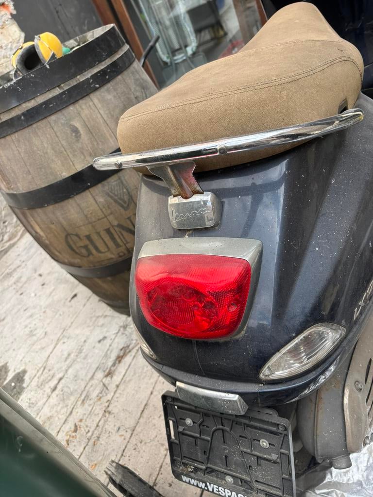 Vespa 125 cc 1100€  zo goed als nieuw van 2012, Vélos & Vélomoteurs, Enlèvement ou Envoi, Comme neuf