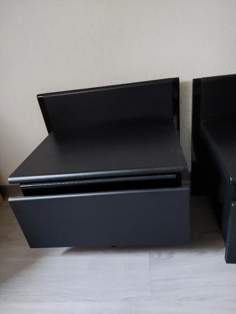 Table de chevet, Maison & Meubles, Enlèvement, Utilisé, Bois, 45 à 65 cm