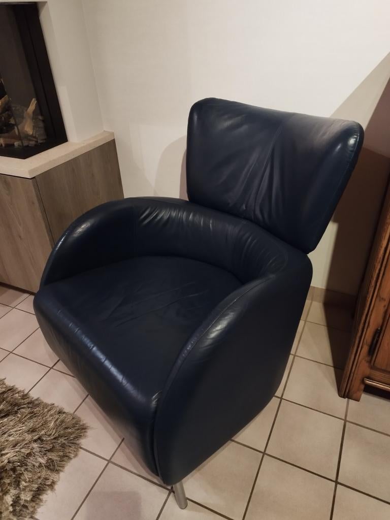 Stijlvolle zetel in fijn kobalt blauw leder, aluminium poten, Enlèvement