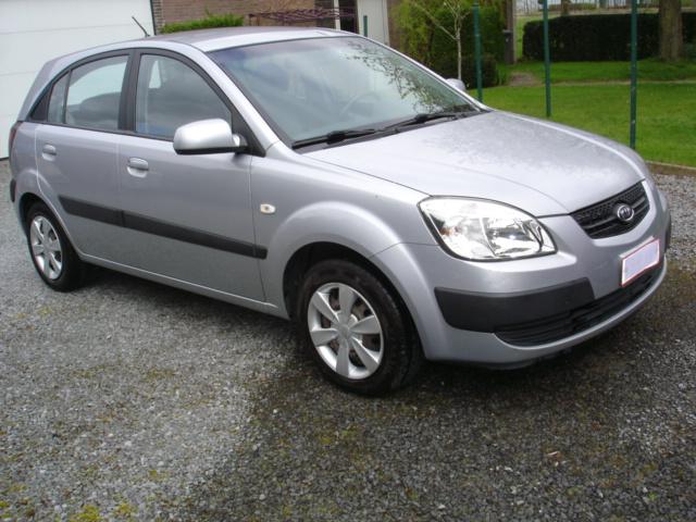 Voiture de tourisme Kia Rio, Autos, Kia, Argent ou Gris, Achat, Boîte manuelle, Entretenue par le concessionnaire