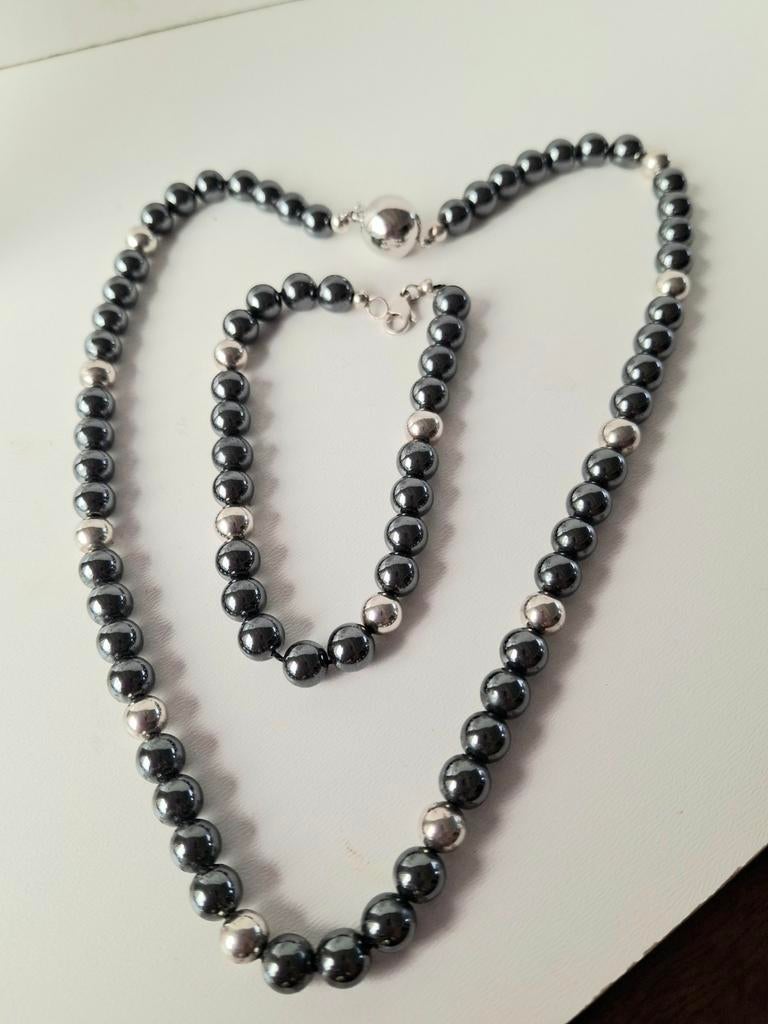 Le magnifique collier et bracelet en hématite de grand-mère, Enlèvement ou Envoi