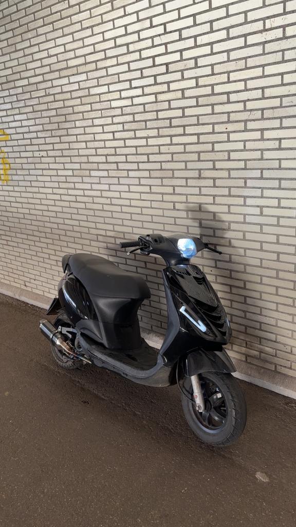 Zip iget 50cc b klasse euro 5 PRIJSSCHATTING, Fietsen en Brommers, Scooters | Piaggio, Ophalen of Verzenden, Zo goed als nieuw