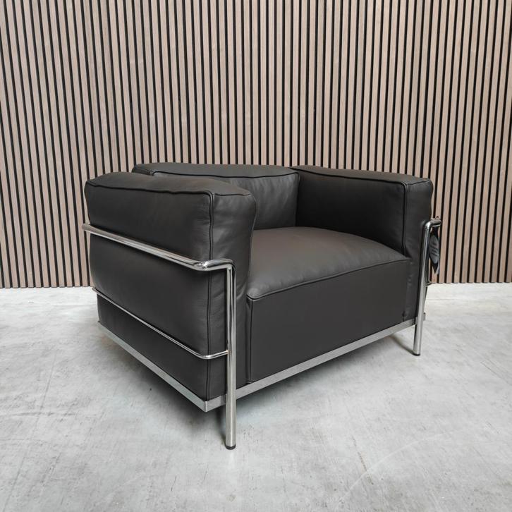 Cassina LC3 Fauteuil in Mokka Leder, Antiquités & Art, Antiquités | Meubles | Chaises & Canapés, Enlèvement ou Envoi