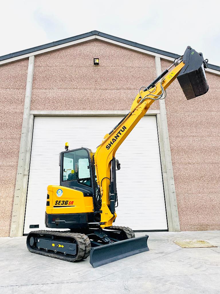 MINIGRAVER 2,5 t/ BINNENDRAAIER/ SHANTUI, Entreprise