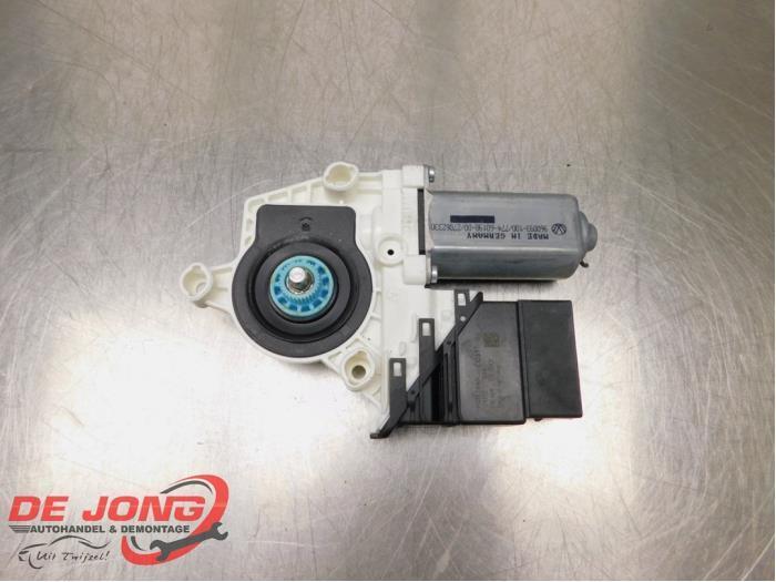 Moteur de vitre portière d'un Volkswagen Golf, Autos : Pièces & Accessoires, Carrosserie & Tôlerie, Volkswagen, Utilisé, 3 mois de garantie