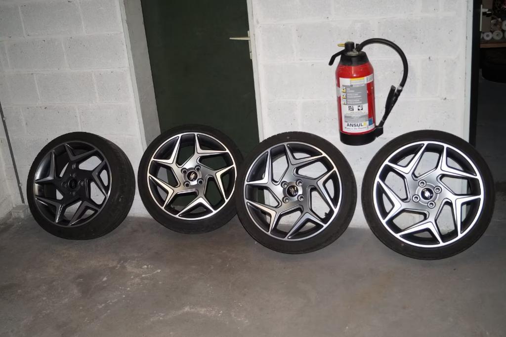 Jantes & pneus Ford Fiesta ST, Véhicule de tourisme, Pneus été, 205 mm, 18 pouces