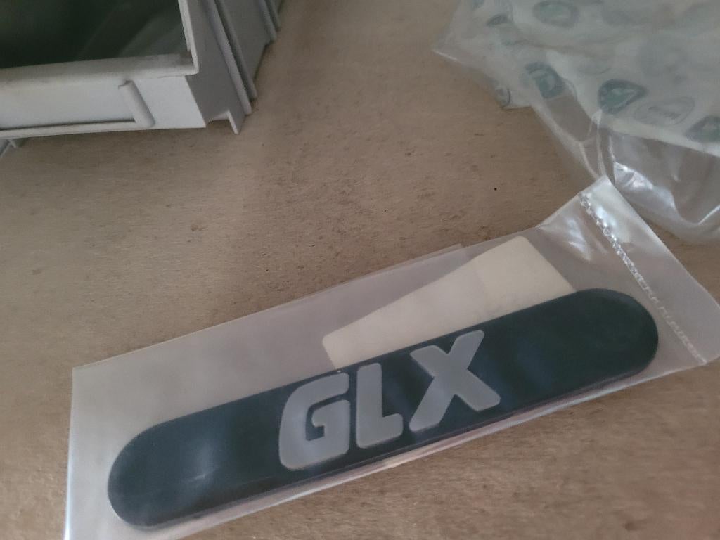 SKODA Felicia GLX trimbadge - Origineel nieuw (NOS), Ophalen, Achterklep, Nieuw, Achter