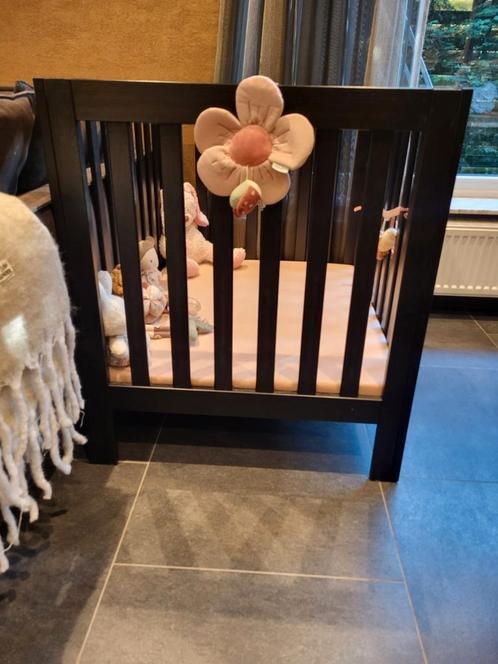 Zwarte babybox, Kinderen en Baby's, Babyparken, Zo goed als nieuw, Rechthoekig, In hoogte verstelbaar, Boxkleed, Ophalen