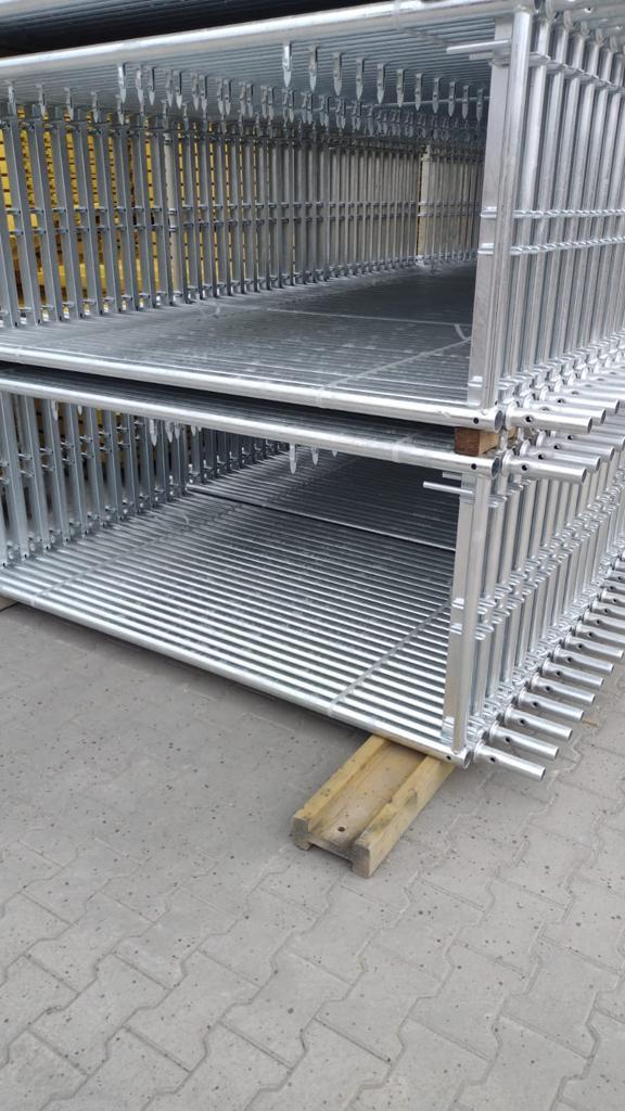 Nieuwe gevelsteiger Plettac | 450 m² | Snelle levering, Doe-het-zelf en Bouw, Steigers, Verzenden, Nieuw, Gevelsteiger, 5 meter of hoger