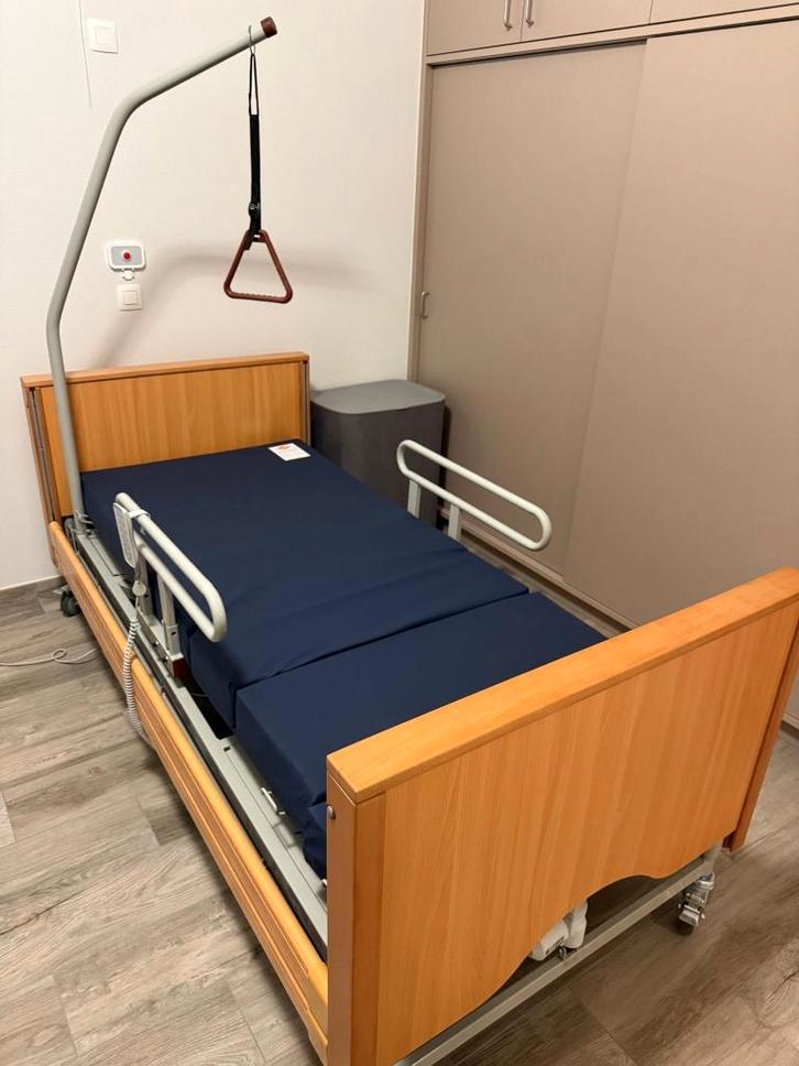 Lit médicalisé rotatif (neuf), Maison & Meubles, Chambre à coucher | Lits, Neuf, Une personne, 90 cm, 200 cm, Bois, Beige, Réglable