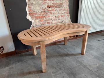 Teak bananentafel beschikbaar voor biedingen