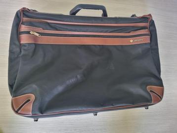 Samsonite voor kostuums beschikbaar voor biedingen