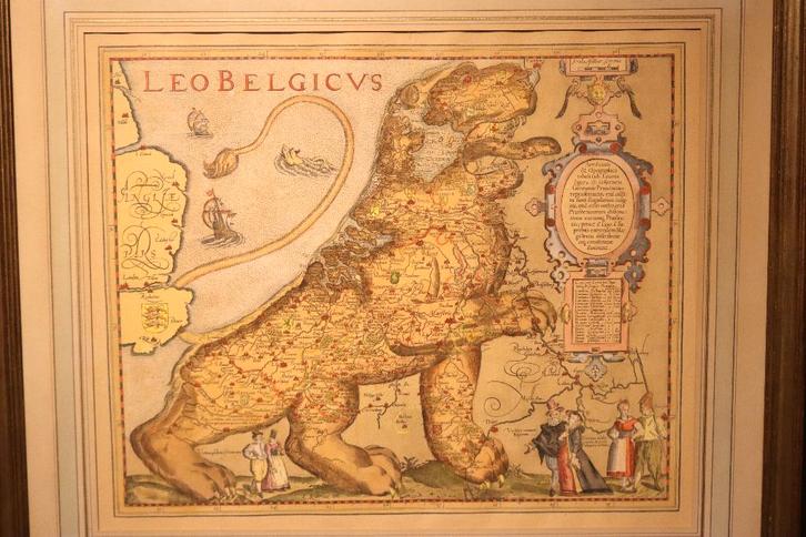 Ingelijste mooie replica van Leo Belgicus, Antiquités & Art, Art | Lithographies & Sérigraphies, Enlèvement ou Envoi